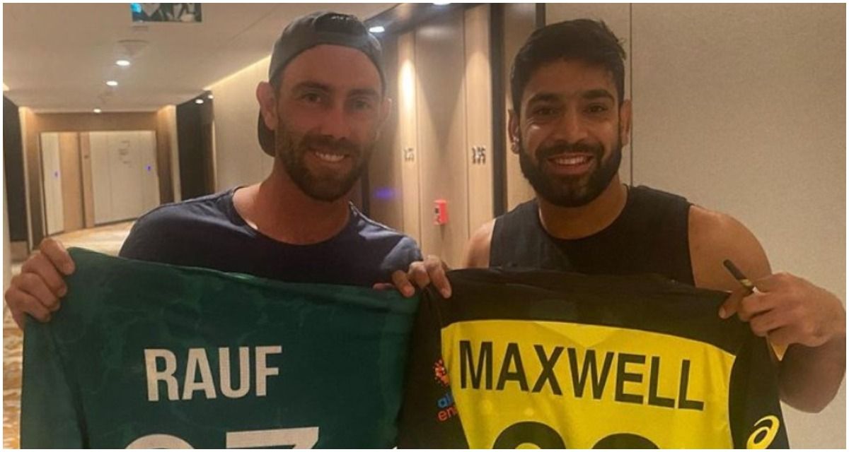 T20 World Cup: Glenn Maxwell Exchanges Jersey With Haris Rauf After Pakistan vs Australia Match, Says He is Proud of Him