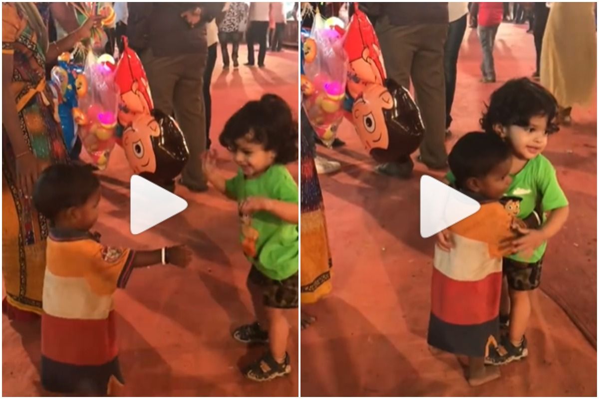 Viral Video: Toy Seller's Kid Hugs Little Boy, Their Innocence Will Melt Your Heart | Watch