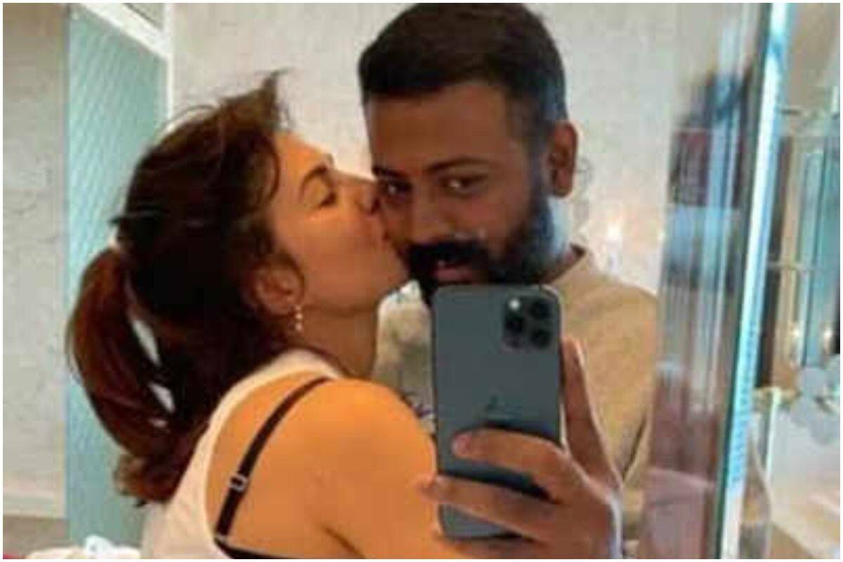 Jacqueline Fernandezporn - Jacqueline Fernandez Kisses Conman Sukesh Chandrasekhar in New Leaked  Picture From Hotel Room