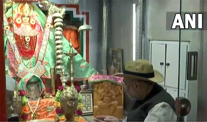 Amit Shah worshiped at Tanot Mata temple  it is said  Pakistan army had fired 450 shells  but this temple did not got even scratch