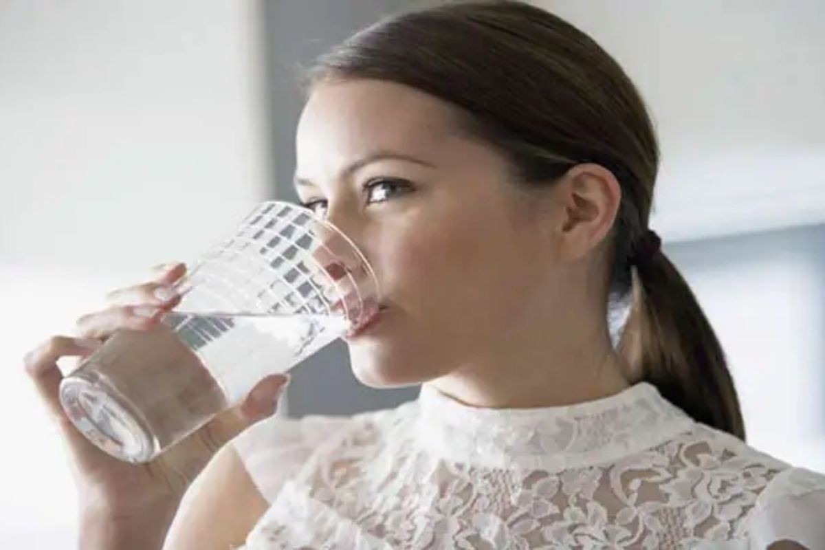 drinking-water-while-meal-side-effects