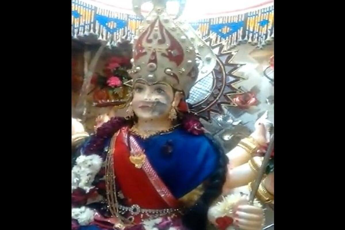 Pakistan District Karak Sexy Videos - Temple Attacked in Karachi, Goddess Durga Idol Destroyed | Watch Video