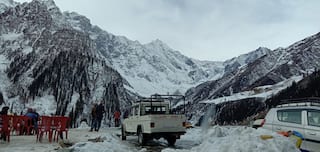 Planning to Celebrate 'White' New Year 2022? Places in India to Experience Snow Vacay