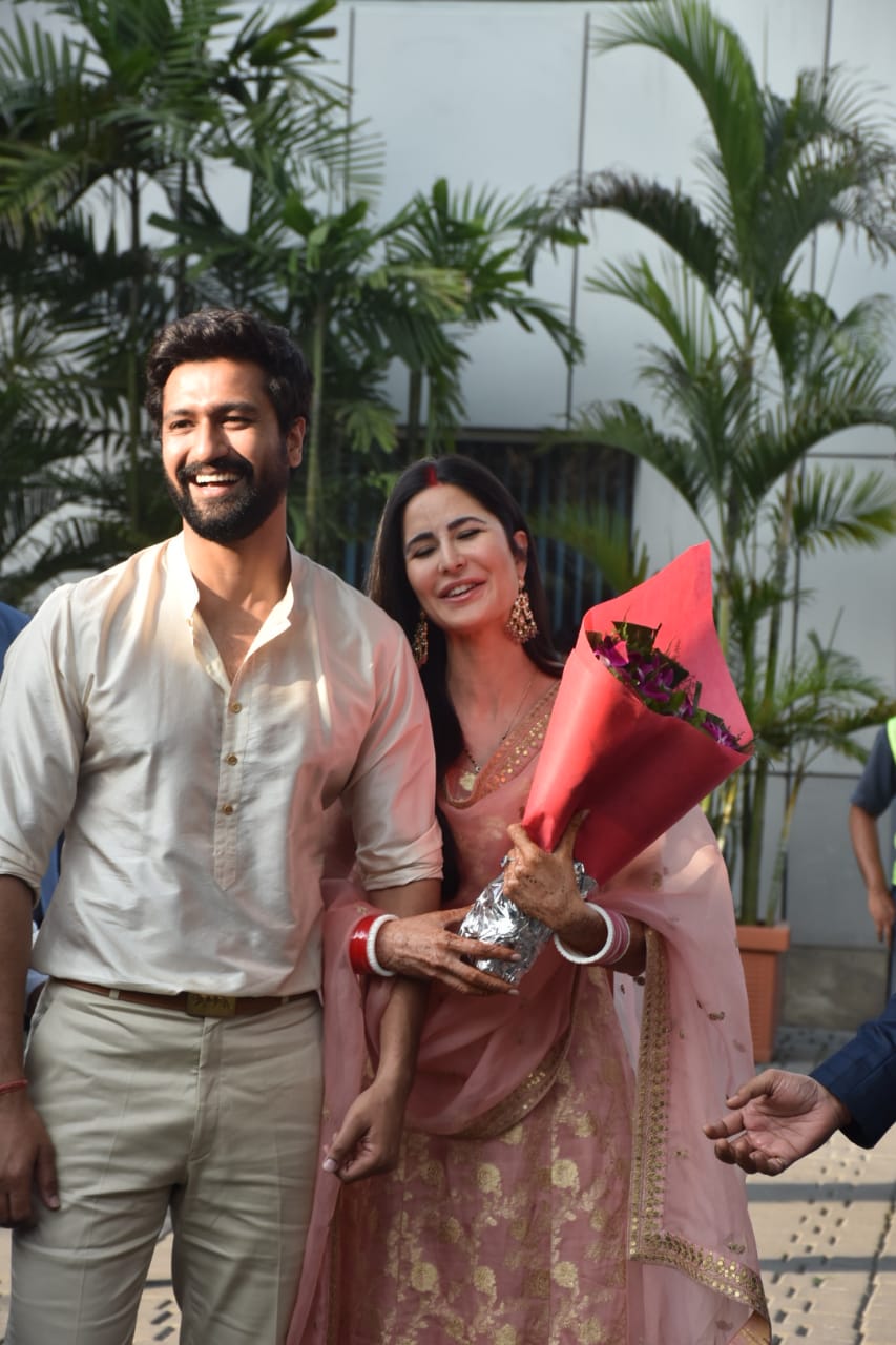 Katrina – Vicky Return to Mumbai. Don't miss their chemistry (PC: Viral Bhayani)