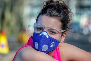 Air Pollution Effects On Eyes: आंखों के लिए कितना खतरनाक है एयर पॉल्यूशन, नेत्र रोग विशेषज्ञ से जानिए प्रदूषण से बचने के उपाय