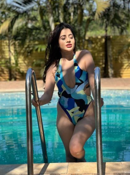 Javed Xxx Video - Porn Video Kyu Nahi Banati Ho Urfi Javed Trolled For Sharing Bold Pics in  Extremely Plunging Swimsuit With Deep Cut