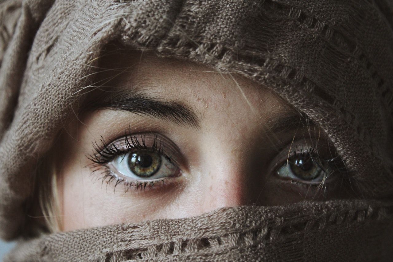 Prevent Dry Eyes While Keeping Warm This Winter With These Easy Tips