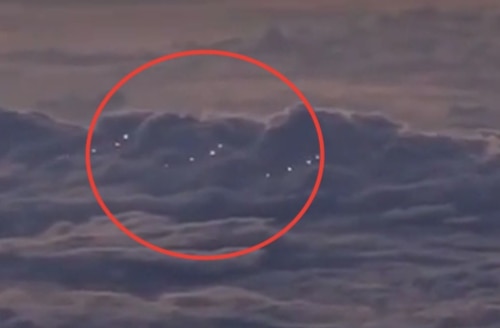 Viral Video: Pilot Spots Suspected UFOs Flying Over Pacific Ocean, People Say 'Aliens Are Finally Here' | Watch
