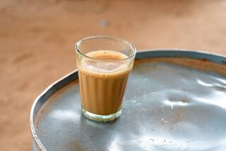 Tea to The Rescue: Kolkata Police Offers 'Garam Chai' to Tired Drivers to Prevent Accidents at Night