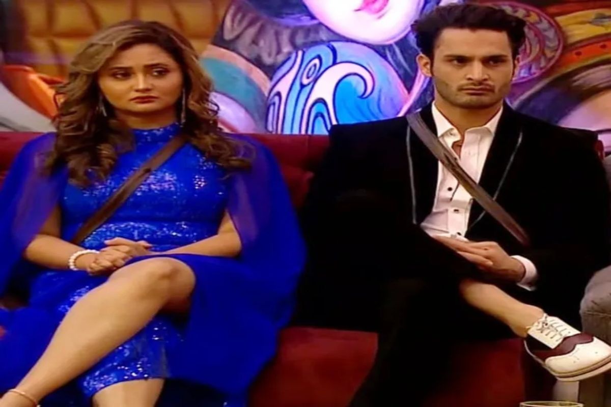 Umar Rashakai Bigg Boss 15: Umar Riaz के साथ कोजी और रोमांटिक हुई Rashami Desai ...