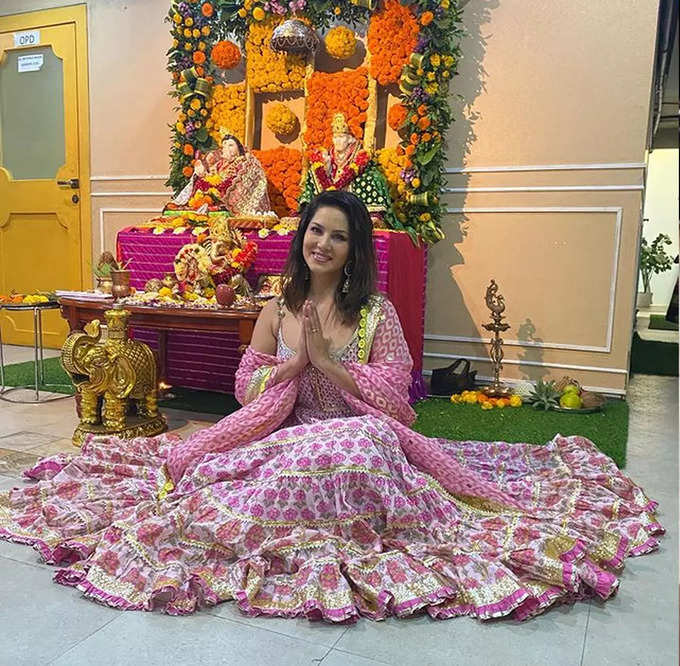 Inside Sunny Leone's House: Checkerboard Floor, Grey Accents, Ganesha  Statue, And Art All Over - See Pics