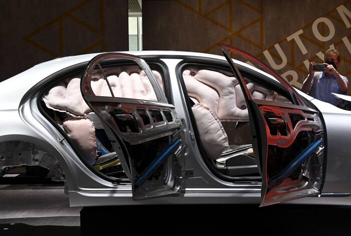 Minimum 6 Airbags To Be Made Mandatory In Vehicles That Can Carry Up To 8 Passengers