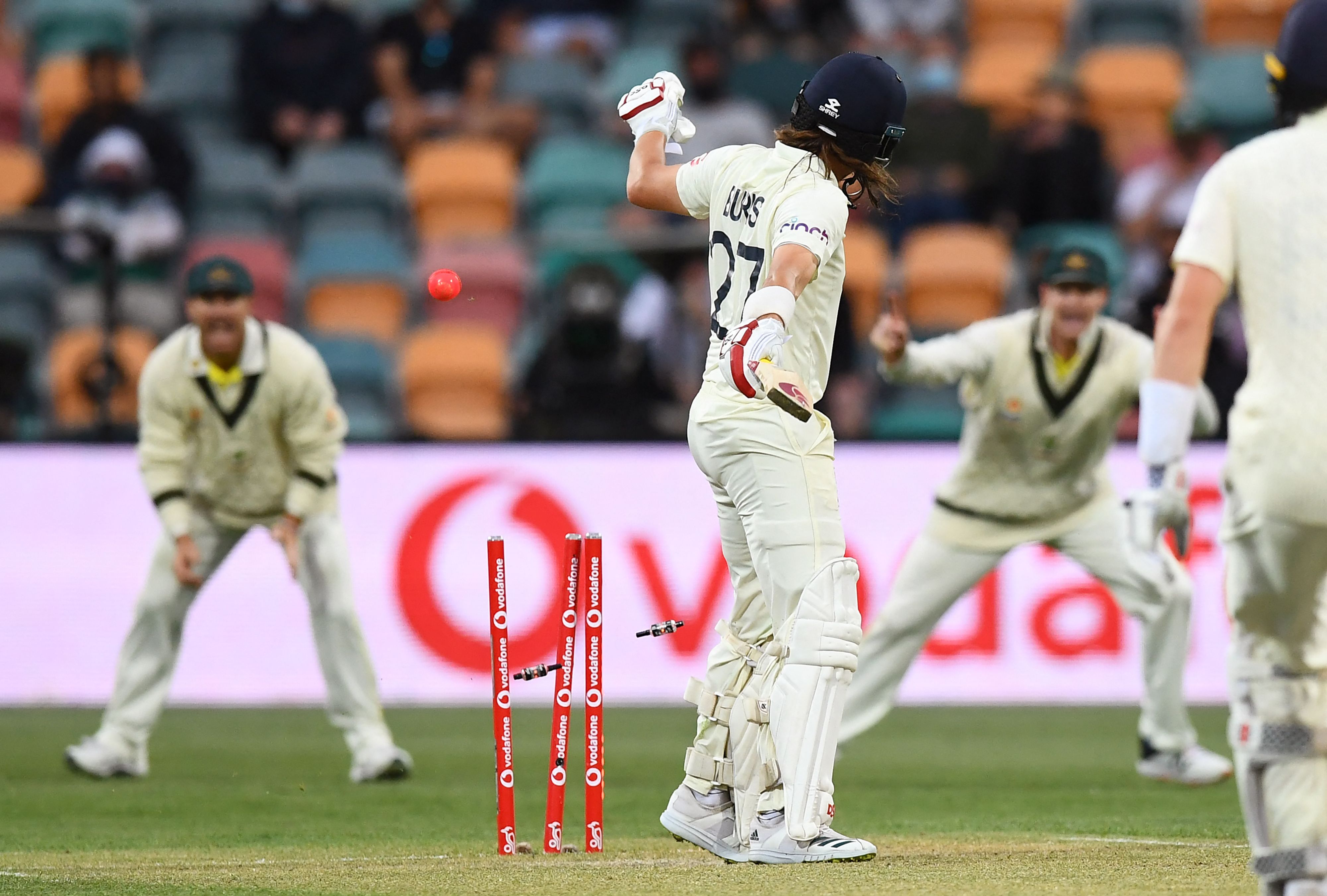 'इंग्लैंड ने डेढ़ घंटे में दस विकेट गंवाए, आप ऐसे मैच नहीं जीत सकते': एशेज हार के बाद भड़के एलेस्टर कुक