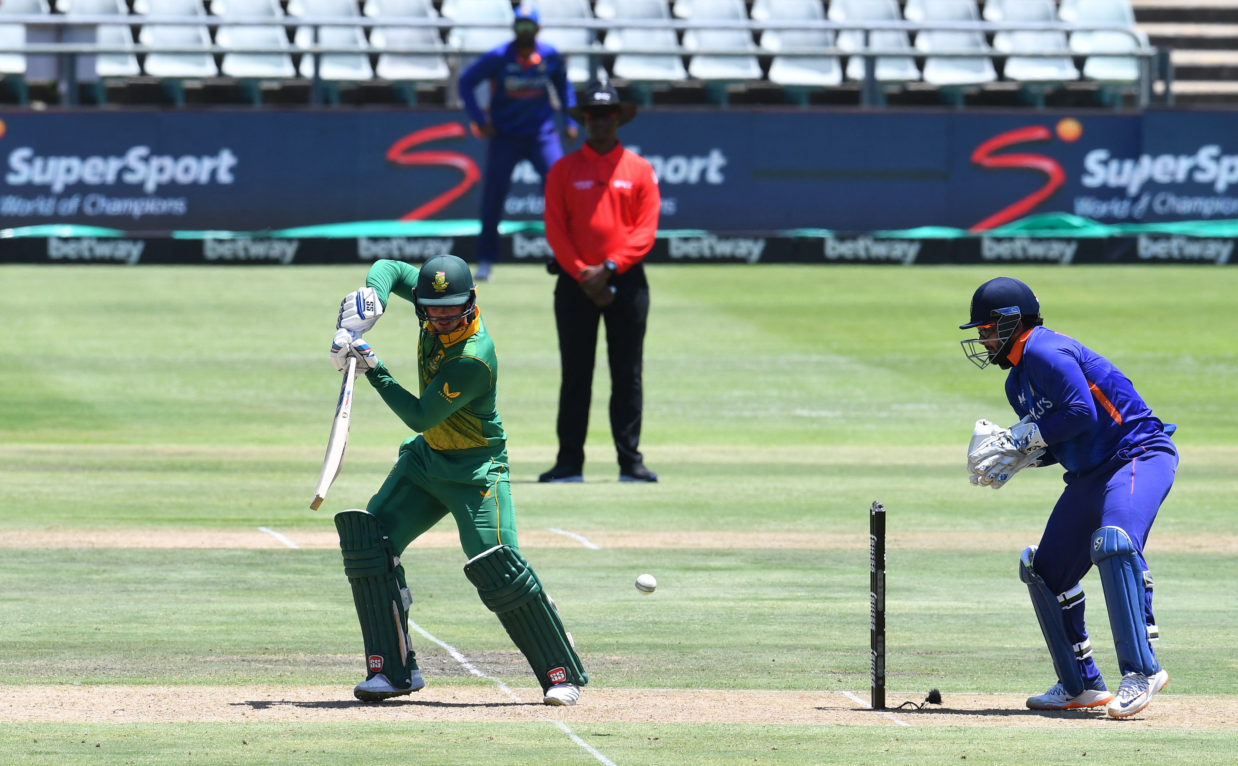 India vs South Africa, 3rd ODI: क्विंटन डी कॉक की शतकीय पारी की बदौलत दक्षिण अफ्रीका ने बनाए 287 रन