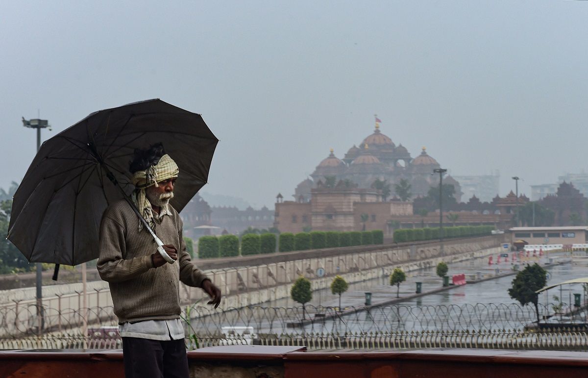 Strong Winds Rains Bring Winter Chill Back In Delhi-NCR