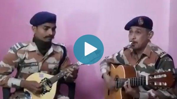 ITBP Jawans Play Instrumental Version of 'Mera Mulk Mera Desh'