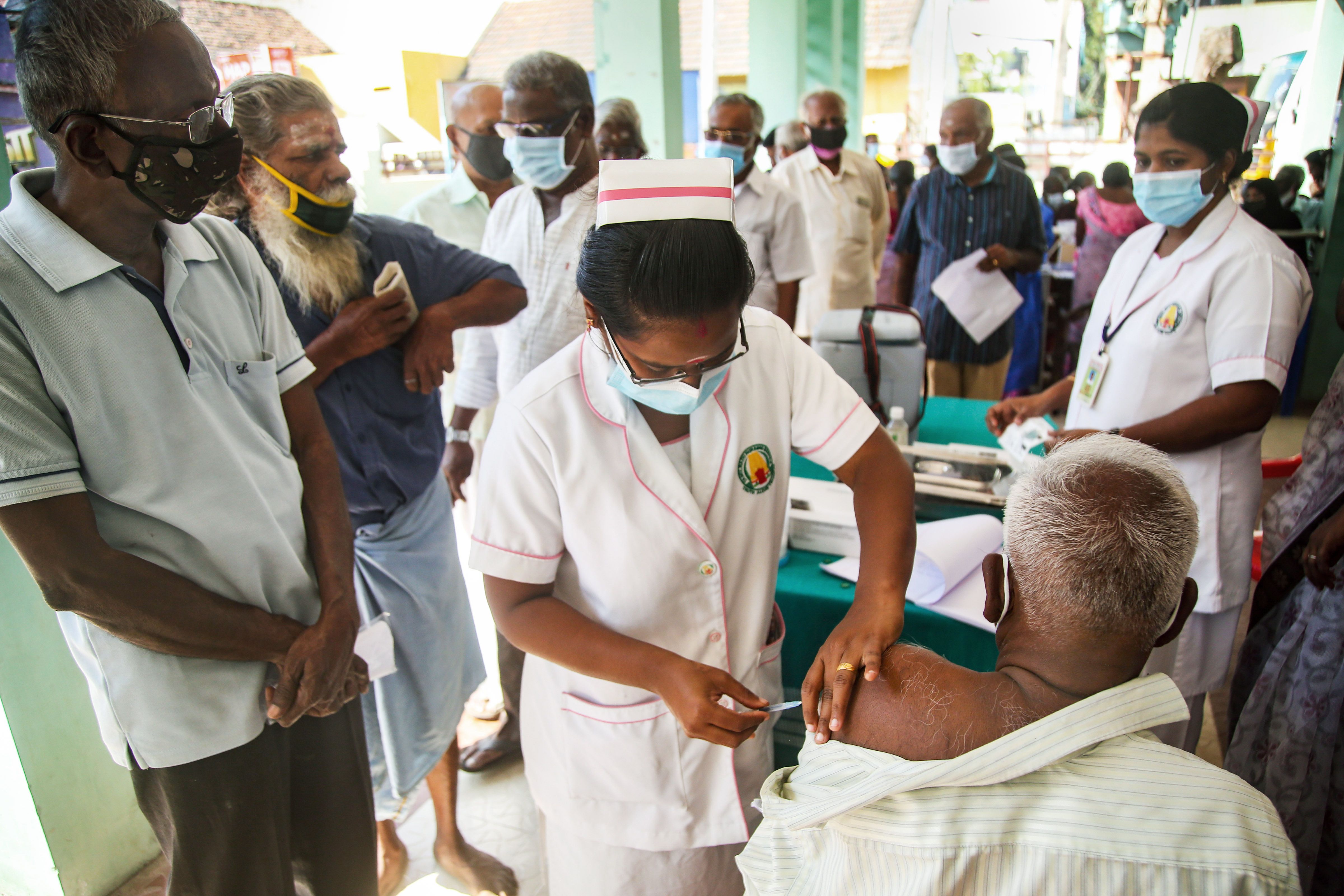 A health worker administers a booster dose of COVID-19 vaccine to a beneficiary in Kanyakumari, Monday, Jan. 10, 2022. Vaccination drive for the third dose or ‘precautionary dose to priority groups — health care workers, frontline workers and those aged above 60 years with comorbidities began on Monday. (PTI Photo)