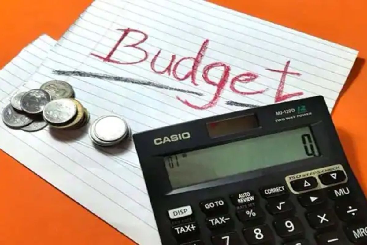 Budget 2022: किती प्रकारचे असते बजेट? जाणून घ्या कधी सादर केला जातो तुटीचा अर्थसंकल्प?