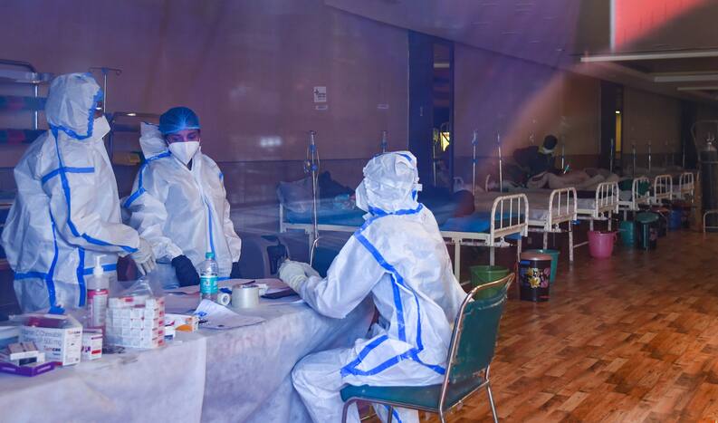 India's Covid Tally Sees Spike Again With Over 1.9L New Infections In 24 Hrs, Omicron Cases At 4868