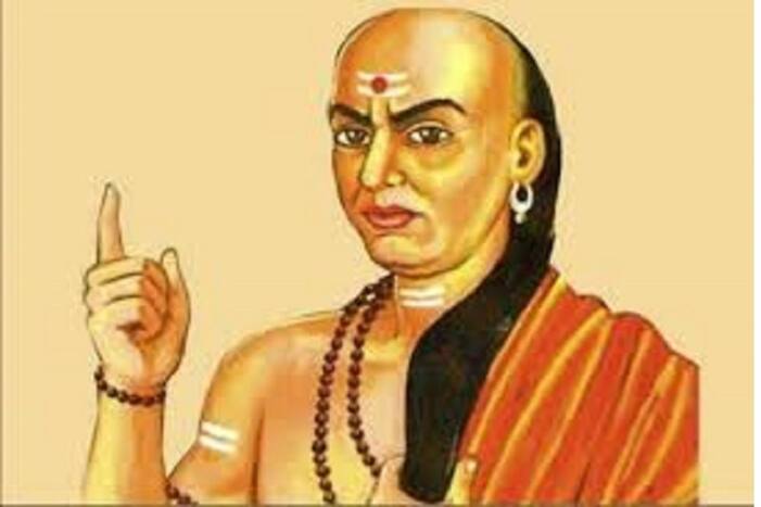 chanakya neeti: आपली ही चूक देते शत्रूला जिकंण्याची संधी; जाणून घ्या काय सांगते चाणक्य निती