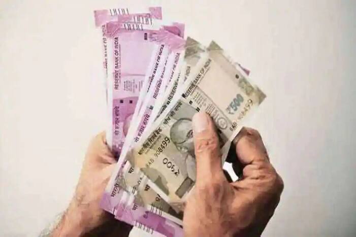 7th Pay Commission Latest Update: केंद्रीय कर्मचाऱ्यांना आणखी एक खूशखबर! जानेवारीच्या सॅलेरीत होईल 4500 रुपयांनी वाढ