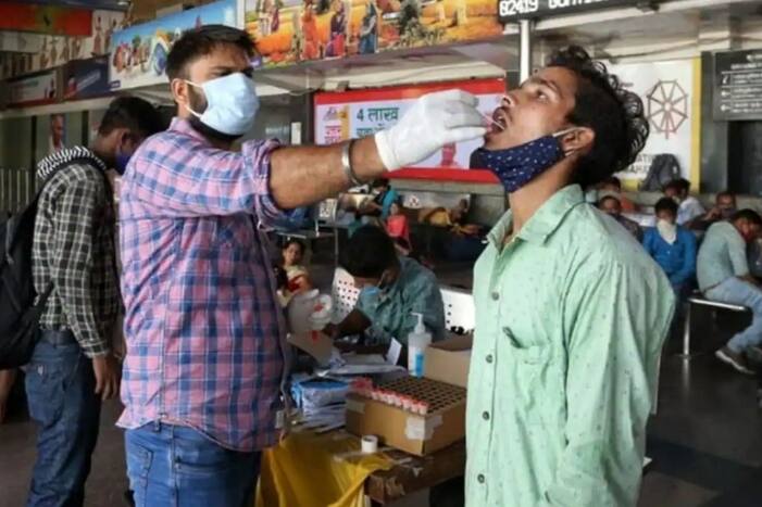 Covid Test New Guidelines: संक्रमित रुग्णाच्या संपर्कात आलेल्यांना कोरोना चाचणी करण्याची गरज नाही, केंद्राकडून नवीन मार्गदर्शक तत्त्वे जारी