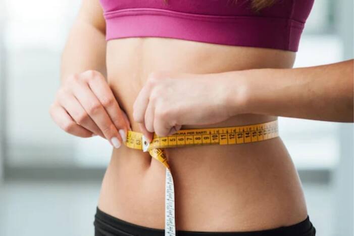 Weight loss Tips: जिम के बिना भी कम हो सकता है वजन, सुबह करें ये आसान सा काम