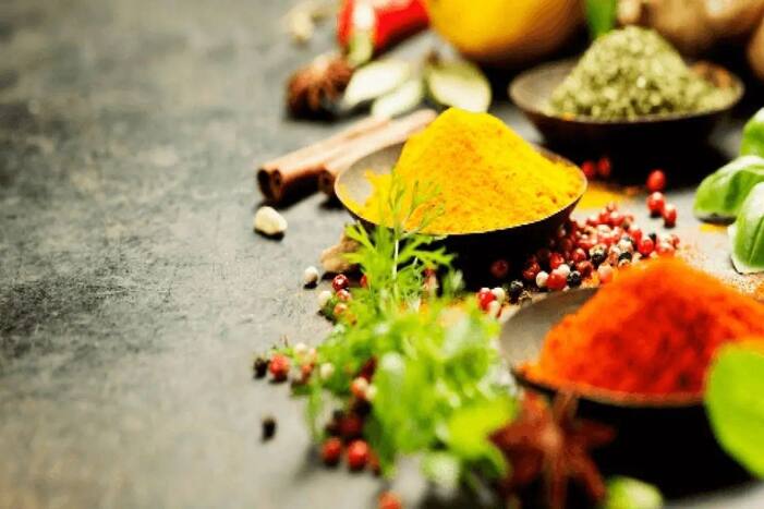 Boost Immune System : स्वयंपाकघरातील या 5 गोष्टी वाढवतात रोगप्रतिकारक शक्ती, ओमिक्रॉनपासूनही करू शकतात बचाव