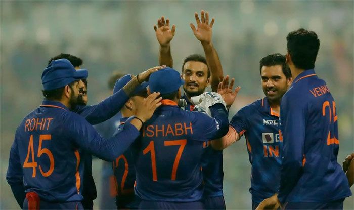 IND vs WI: वनडे सीरीज के लिए अहमदाबाद पहुंची टीम इंडिया, 3 दिन क्वॉरंटीन में रहेंगे खिलाड़ी, 6 फरवरी को पहला मैच