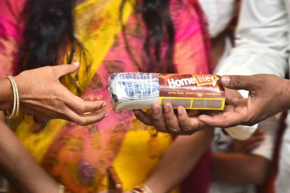 Telangana Weaver Makes Silk Saree That Can Fit In a Matchbox, Costs Rs  12,000