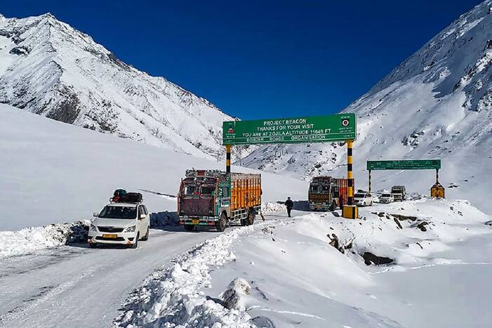 Srinagar-Leh Highway Closed Till Further Orders Due To Snowfall Extreme Whether At Zoji-La