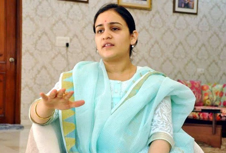 'Bhabhi Ji' BJP Me Hai: Who Is Aparna Yadav, Mulayam's Choti Bahu Who Dumped SP to Join Saffron Brigade