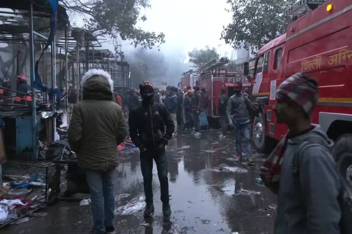 Fire in Chandni Chowk: दिल्ली की लाजपत राय मार्केट में लगी भीषण आग, 80 दुकानें जलकर राख हुईं; करोड़ों का नुकसान