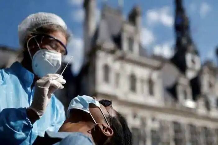 Health News: ओमिक्रोन का खतरा इन्हें सबसे ज्यादा, पढ़ें ये ताजा रिपोर्ट