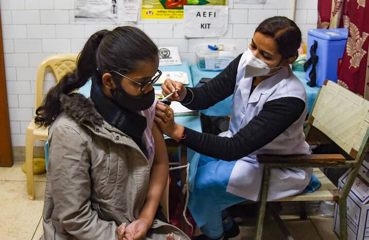A health worker administers COVID-19 vaccine to a teenager in New Delhi, Monday, Jan. 10, 2022. (PTI Photo)