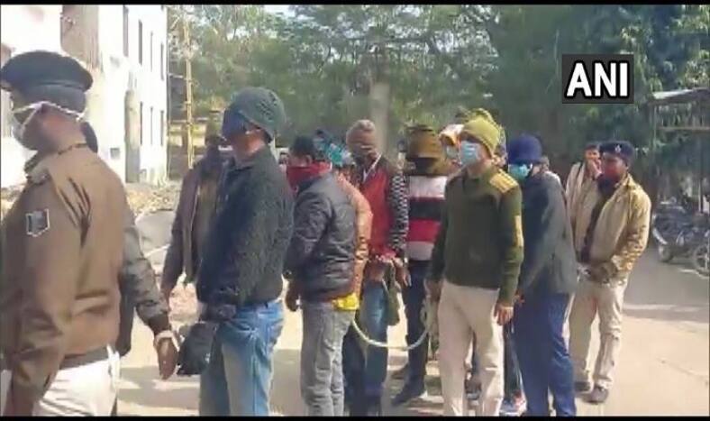 Bihar News: गया के होटल में चल रहा था हाई प्रोफइल देह व्यापार का धंधा, 2 लड़कियों के साथ 13 लोग गिरफ्तार, होंगे कई खुलासे