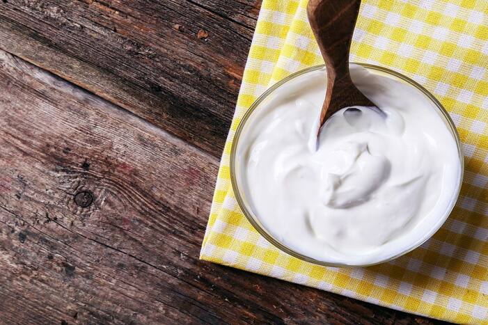 Benefits Of Curd: क्या सर्दियों में दही खाना है फायदेमंद? जानें इसके फायदे और नुकसान