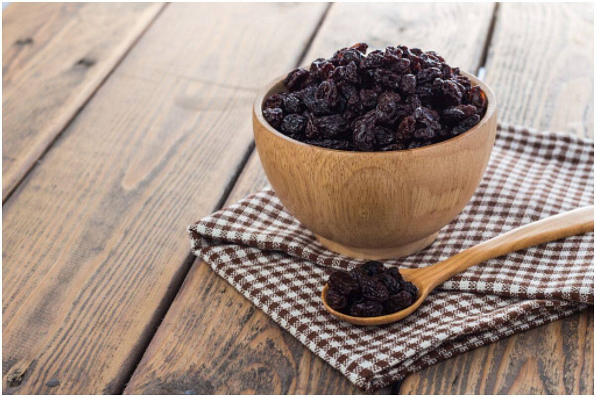 10 Benefits of Black Raisin or Kaali Kishmish And Why You Should Include in  Your Diet Right Away