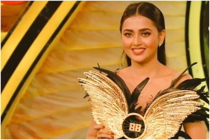 Bigg Boss 15 Winner Tejasswi Prakash Lifts Trophy Becomes 8th Woman To Win The Show