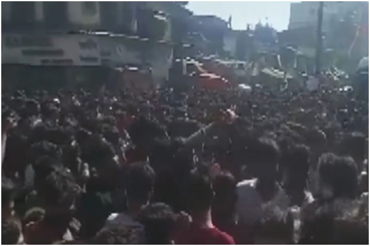 Maharashtra: महाराष्ट्र में 10वीं, 12वीं के छात्रों का बवाल, परीक्षाएं ऑनलाइन कराने की मांग, लाठीचार्ज