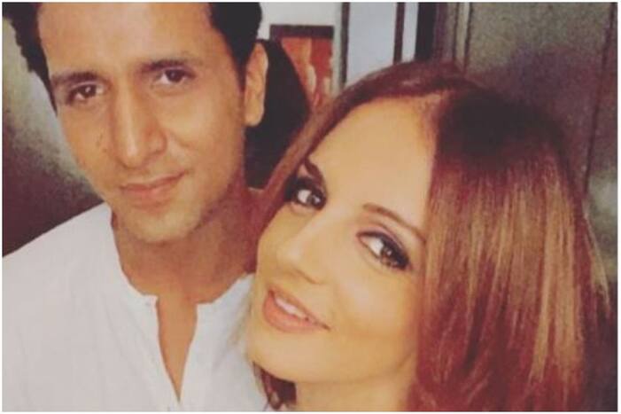 Sussanne Khan Gets a Kiss From Rumoured Boyfriend Arslan Goni After Testing Positive For Covid