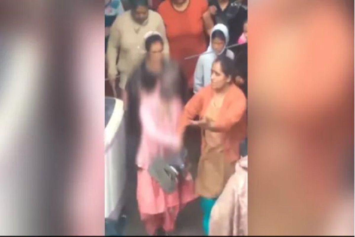 Jabardasti Rep Forced Sex Hd Videos - Woman Gang-Raped, Hair Chopped & Paraded With Blackened Face in Delhi; 4  Arrested