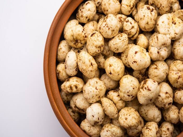 Benefits Of Makhana: हड्डियां मजबूत करने और शुगर लेवल कंट्रोल करने के लिए फायदेमंद है मखानाा