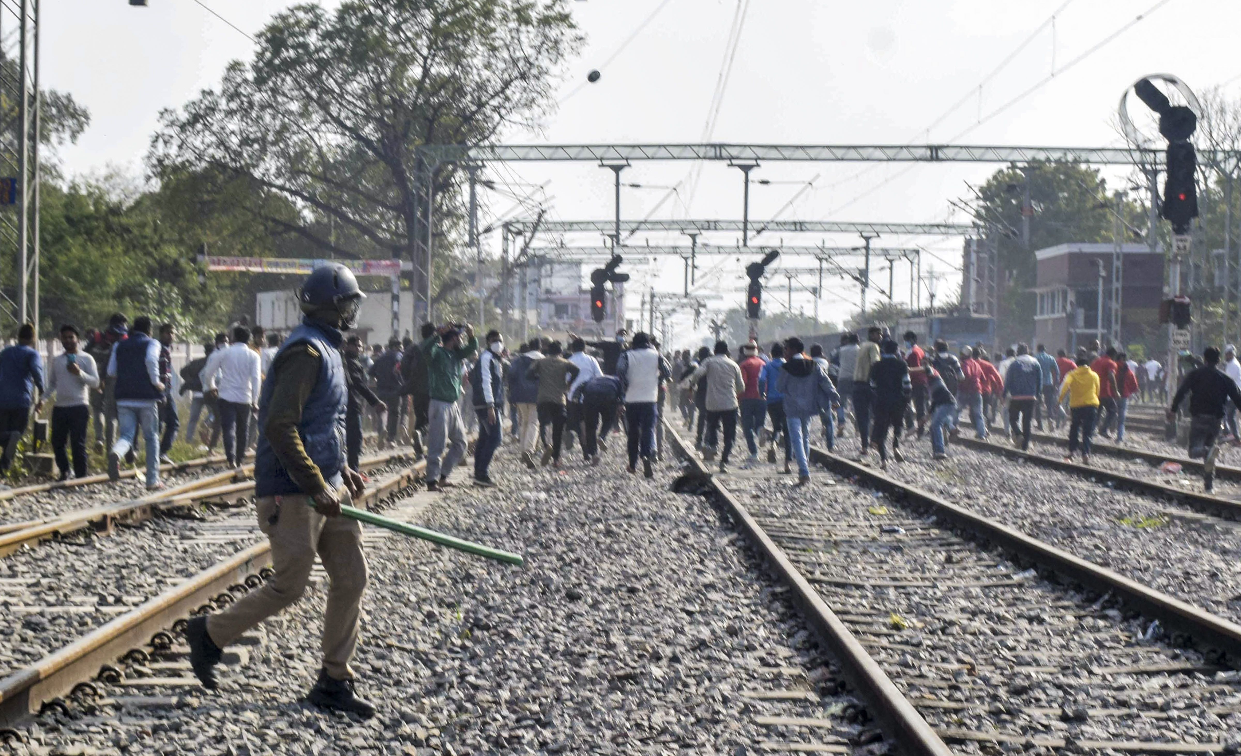 RRB-NTPC Results 2022: बढ़ता जा रहा है विवाद, राहुल गांधी-प्रियंका के बाद मायावती-पप्पू यादव ने भी जताई नाराजगी
