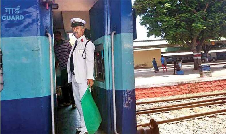 Indian Railways, Railways, Guard, Train Manager, Railways Ministry, Train, Railway Recruitment, Railway Jobs, govt jobs,