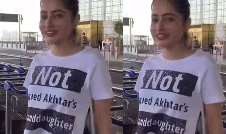 Urfi Javed Holding Bhagavad Gita and wear printed javed akhtar name t shirt people troll naya natak