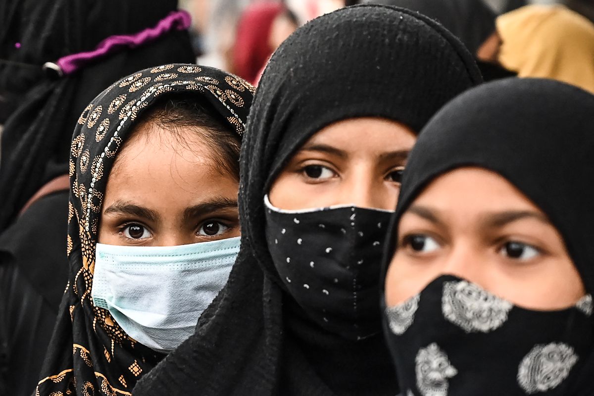 Hijab Row: Fresh Plea Filed in Supreme Court Challenging Karnataka High  Court's Order