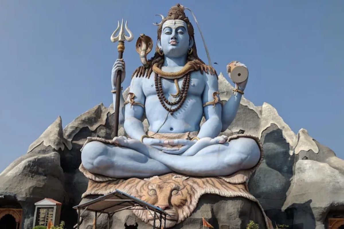 Mahashivratri 2022: महाशिवरात्रि पर 108 बेल के पत्ते चढ़ाने से दूर होगी धन की कमी, जानें ऐसे ही कुछ उपाय