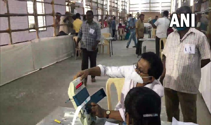 Tamil Nadu Election Results LIVE: कड़ी सुरक्षा के बीच मतगणना जारी, एक नंबर पर DMK, दूसरे नंबर पर चल रही AIADMK