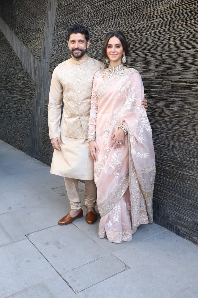 Farhan Akhtar and Shibani Dandekar look lovely as newlyweds